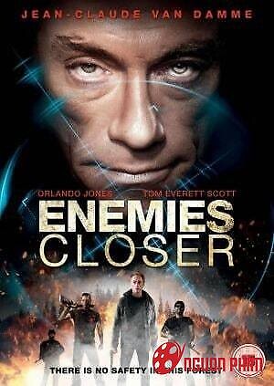 Cận Kề Kẻ Thù