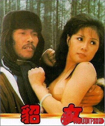 Nữ Thợ Săn Trần Trụi