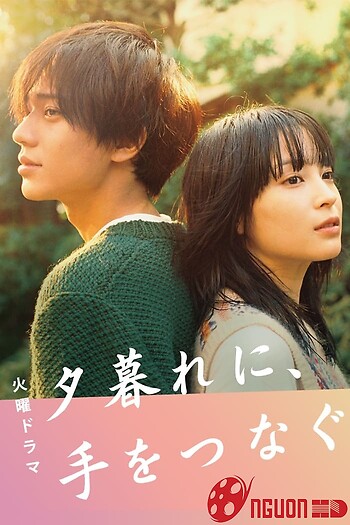 Nắm Tay Lúc Hoàng Hôn