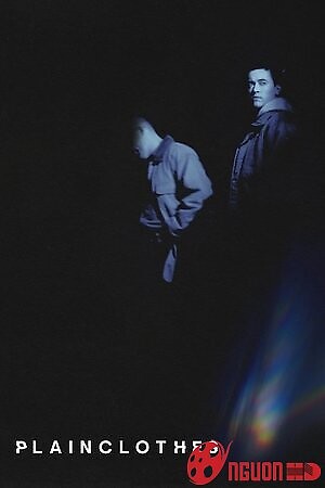 Bên Dưới Lớp Thường Phục